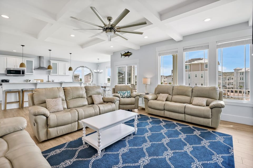 Living Room 
CG.5-6-25