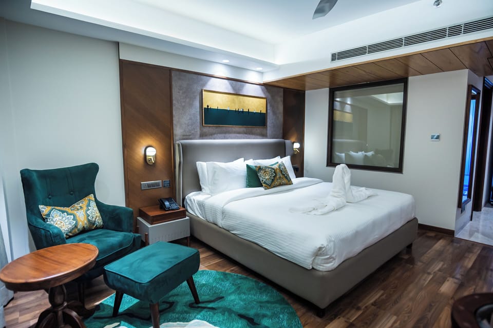 Superior Double Room, Non Smoking | Free minibar items, in-room safe, blackout drapes, soundproofing