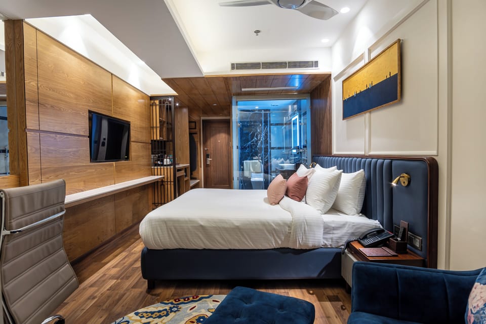 Deluxe Double Room, Non Smoking | Free minibar items, in-room safe, blackout drapes, soundproofing