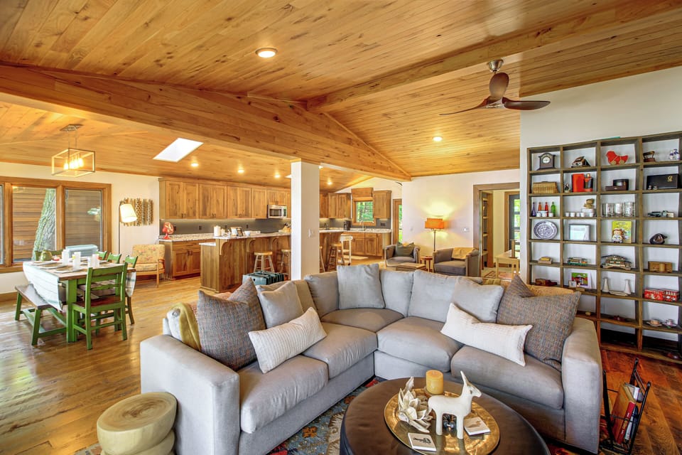 House (4 Bedrooms) | Interior