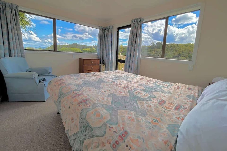 4th bedroom - Queen bed