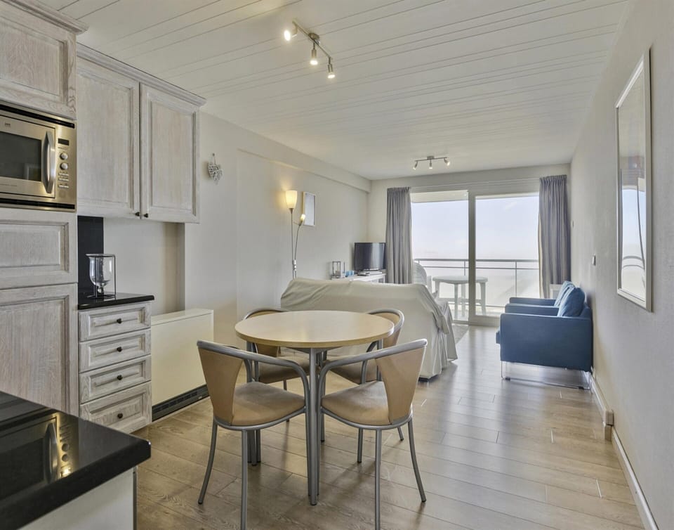 Apartment | Dining