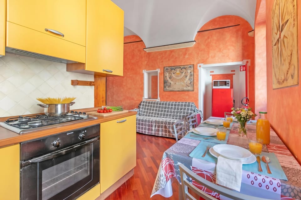 Family Apartment, 1 Bedroom, Microwave (La Perla) | Private kitchen | Microwave