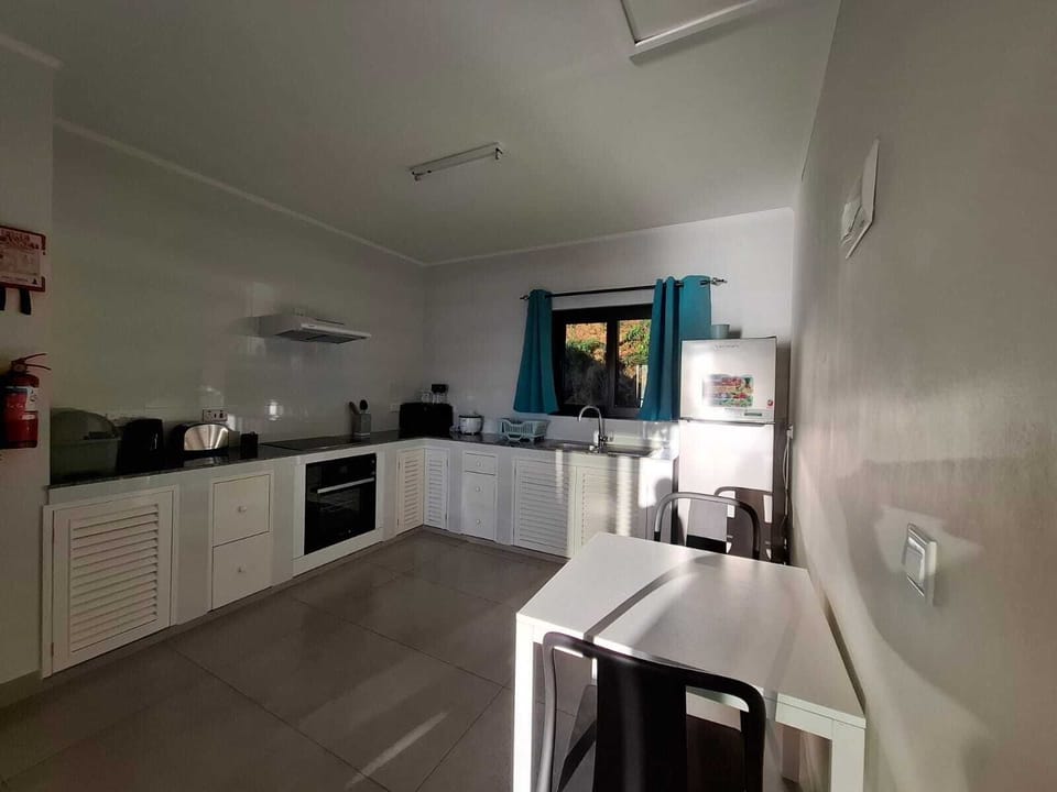Apartment, Sea View | Private kitchen | Full-size fridge, microwave, oven, electric kettle