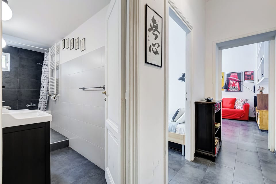 Apartment, 2 Bedrooms, Non Smoking, City View | Bathroom | Combined shower/tub, hair dryer, towels, toilet paper