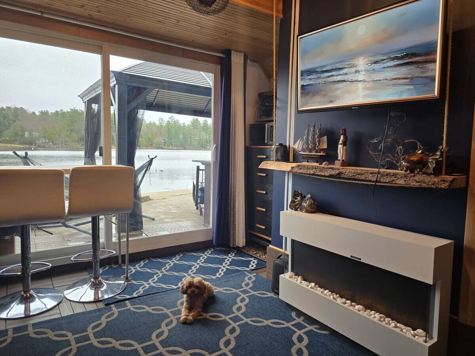 BDRM 1 - Boathouse - panoramic lakeview