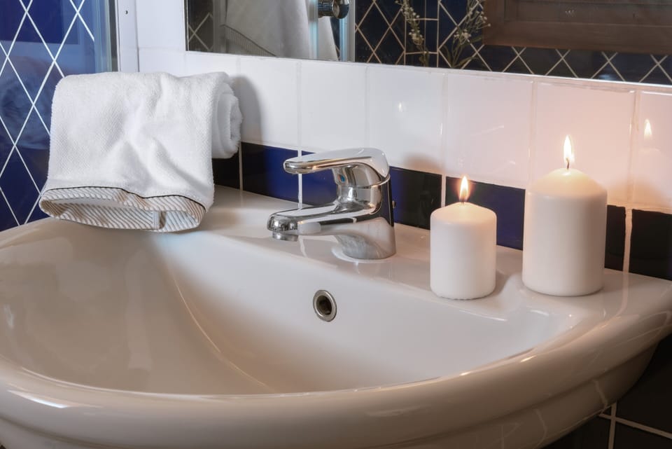 Apartment | Bathroom | Shower, hair dryer, bidet, towels