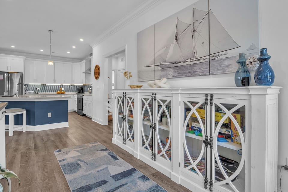 Foyer / Living Area - Northwest