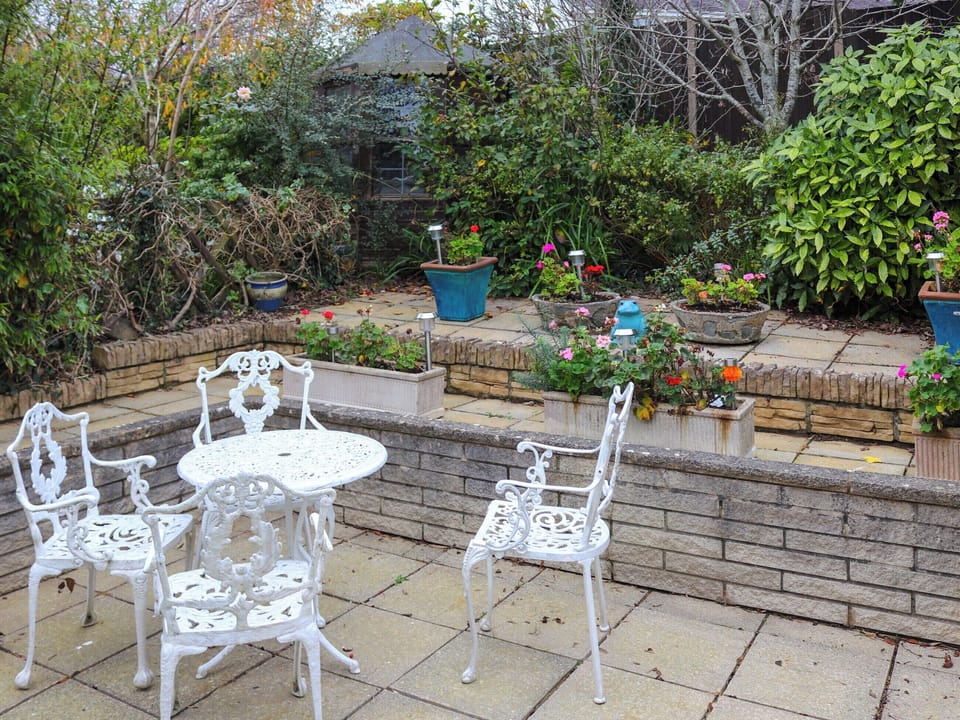 Sitting-out-area | Berllys Annex, Criccieth