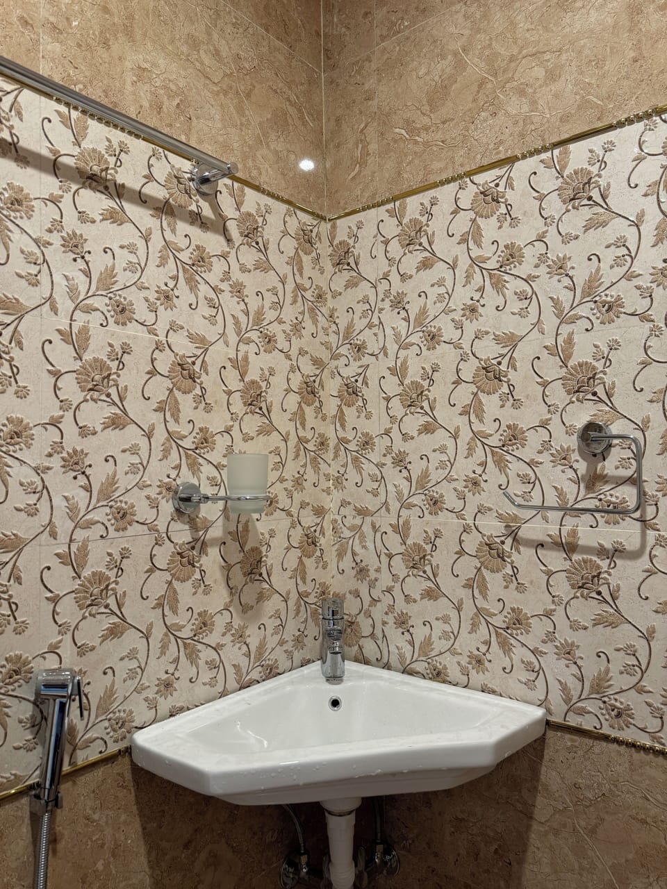 Signature Double Room, Balcony, Mountain View | Bathroom
