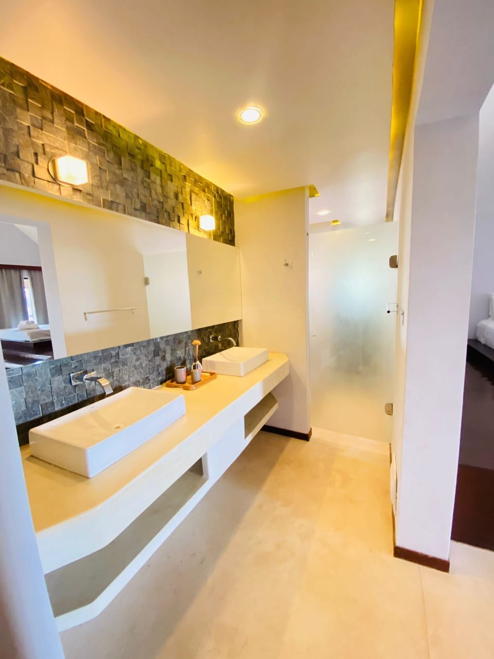 Family Suite, 1 Bedroom, Lanai, Garden View | Bathroom
