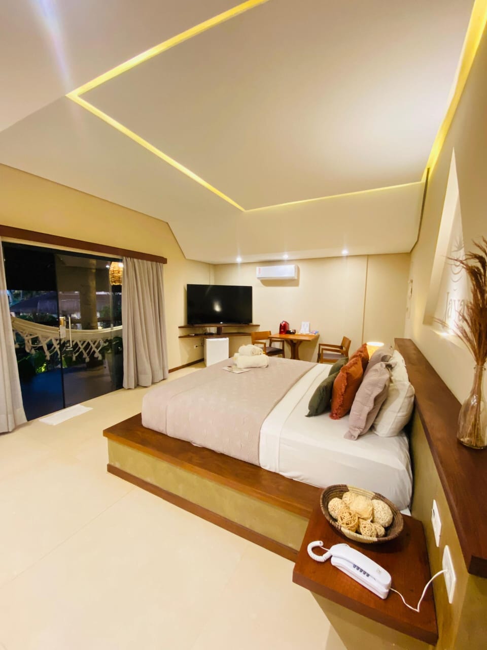 Deluxe Suite, 1 Bedroom, Lanai, Garden View | Soundproofing