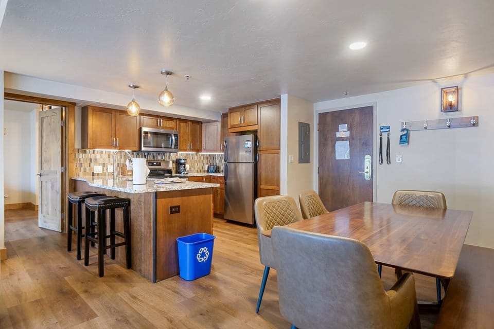 Indoors, Architecture, Building, Dining Room, Dining Table