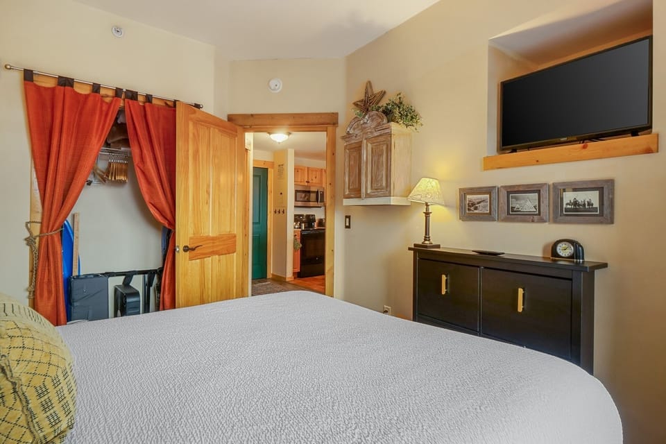 Screen, Indoors, TV, Entertainment Center, Bed