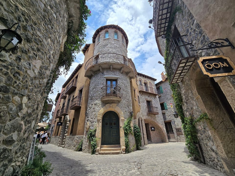 Facade / entrance