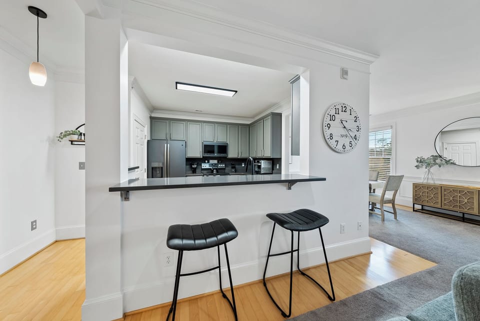 Kitchen breakfast bar with seating for 2.