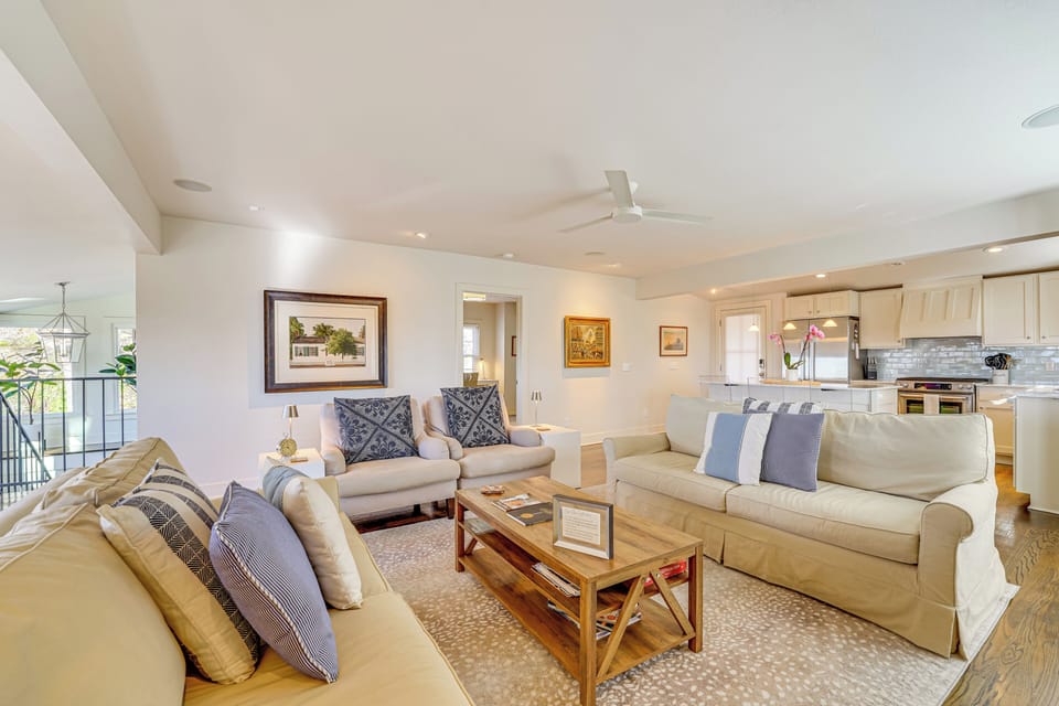 Living Room | Free WiFi | Central A/C & Heating