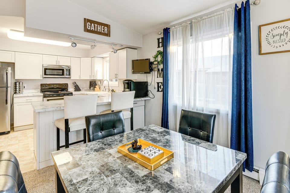 Dining Area | Dishware/Flatware Provided