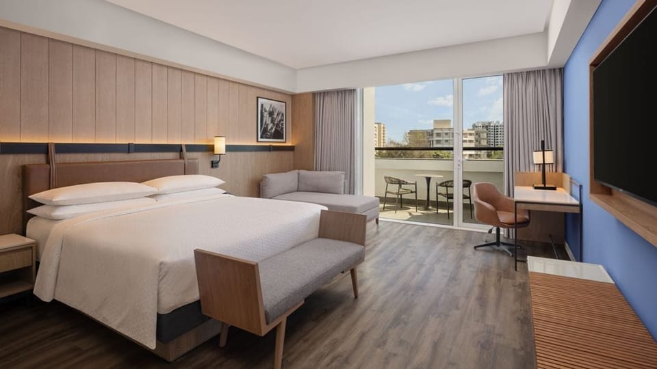 Premium Suite, 1 King Bed, Balcony | Premium bedding, memory foam beds, minibar, in-room safe
