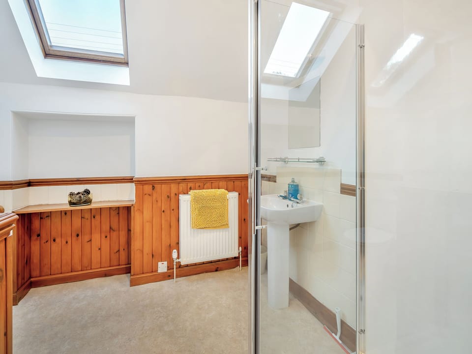 Bathroom | Balnamuir Farmhouse, Pitlochry