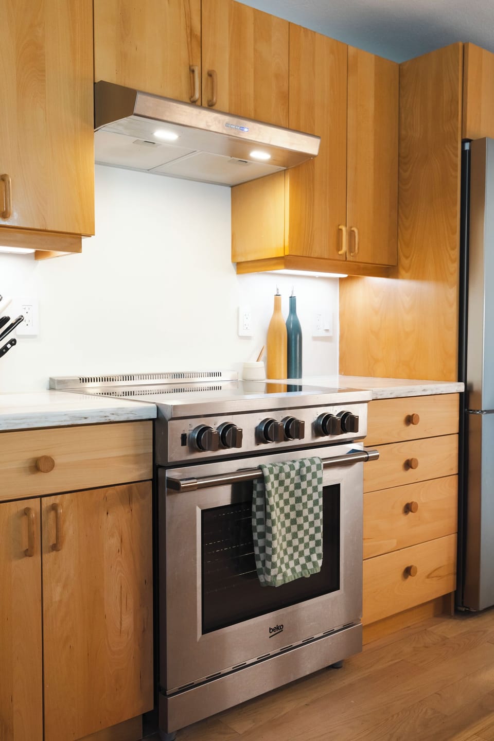 Full Kitchen with induction stove. Brand new appliances and Nespresso Vertuo.