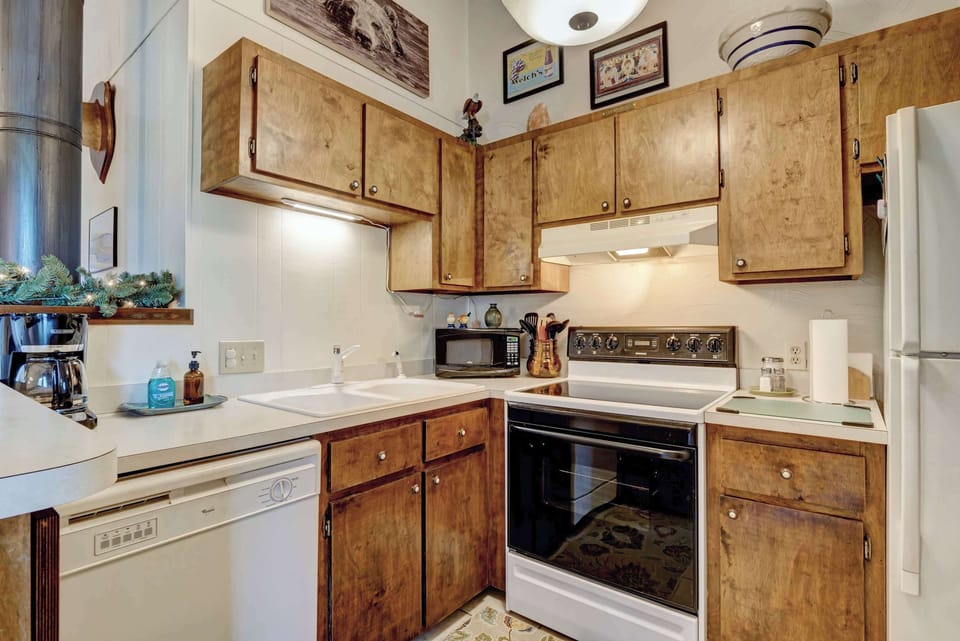 Unleash your inner chef in our fully equipped kitchen, where modern appliances and clever touches make it a dream space for delicious creations