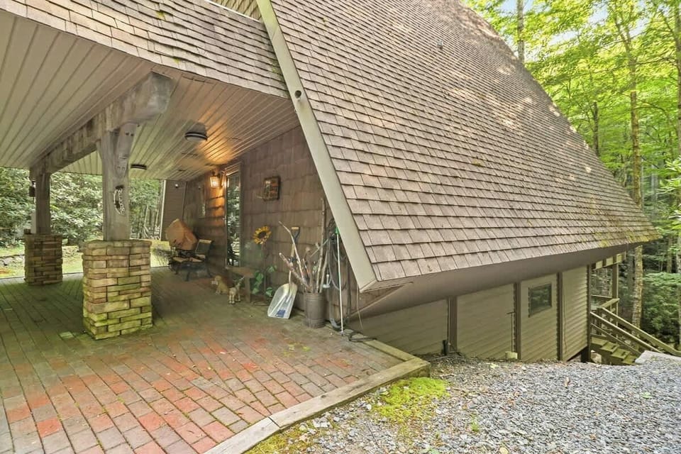 Exterior: Discover the tranquil beauty of our charming house exterior. 