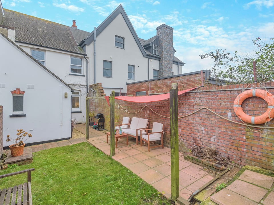 Sitting-out-area | Baytree Cottage, Fareham