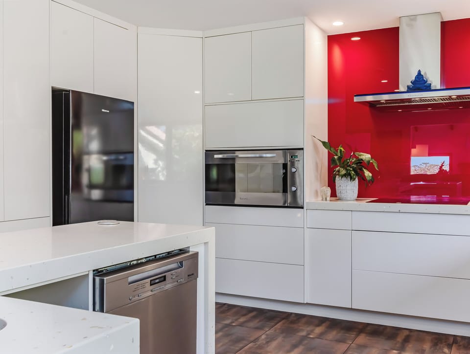 Comfort House, Ocean View | Private kitchen | Electric kettle, toaster, cleaning supplies, freezer