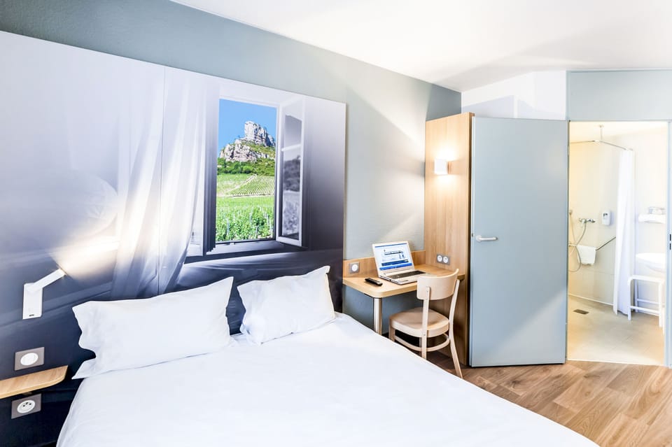 Double Room, Accessible, Non Smoking | Premium bedding, desk, soundproofing, free WiFi