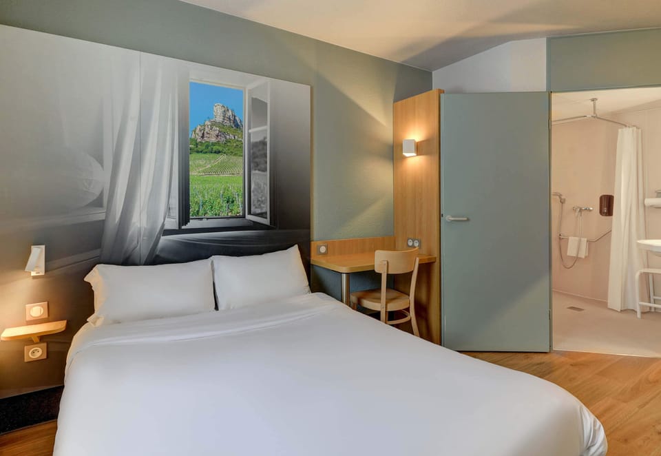 Double Room, Accessible, Non Smoking | Premium bedding, desk, soundproofing, free WiFi