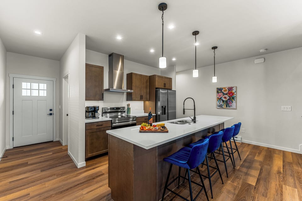 Dining and bar space available to enjoy your favorite meals!