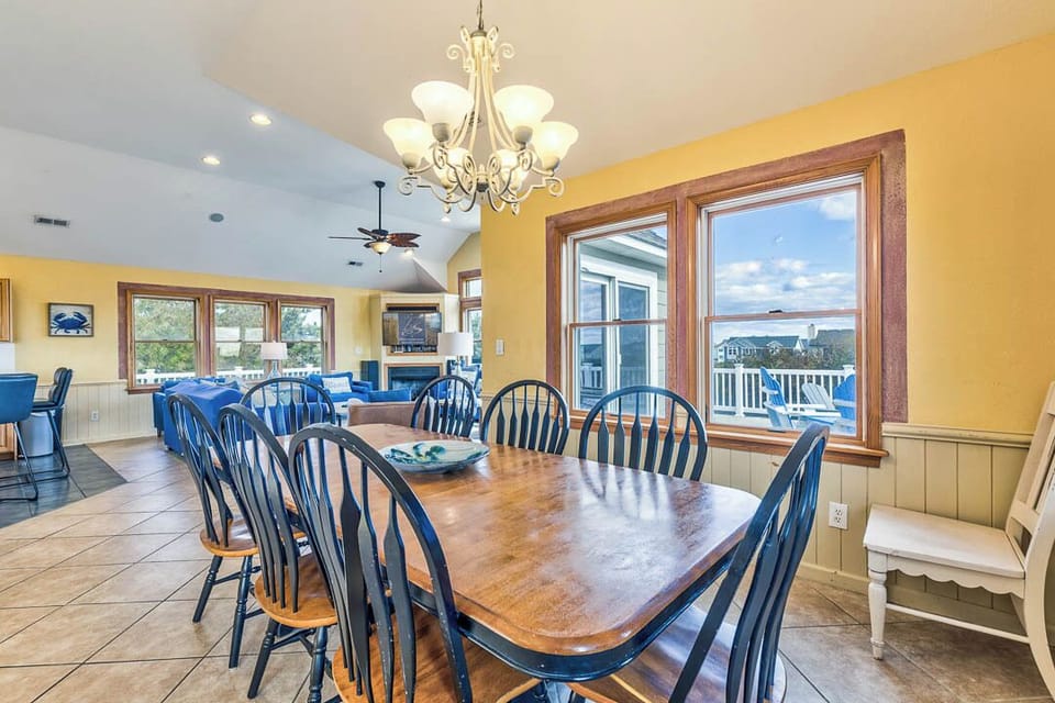 Top-Level Dining Room with Table (seats 8)