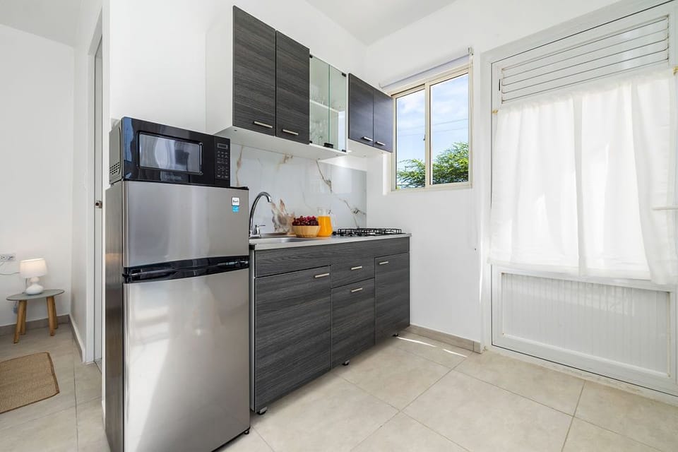 Prepare delicious meals in a sleek and modern kitchen designed for both style and functionality. Equipped with high-end appliances, ample counter space, and a full set of cookware, this kitchen has everything you need.