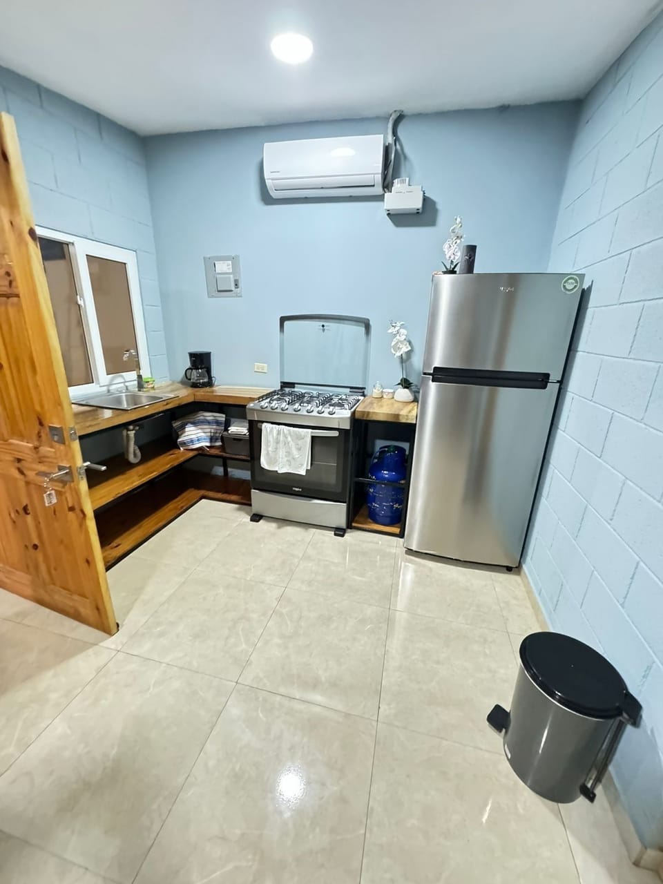Family Apartment, Courtyard View | Private kitchen | Shared microwave