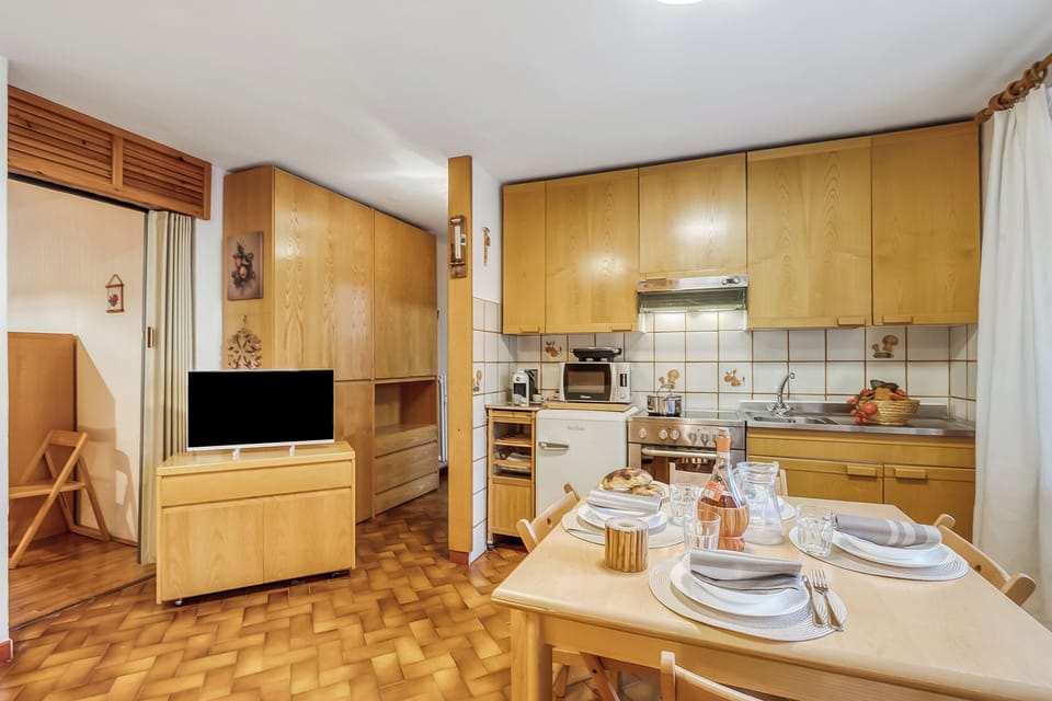 Kitchen and dining area