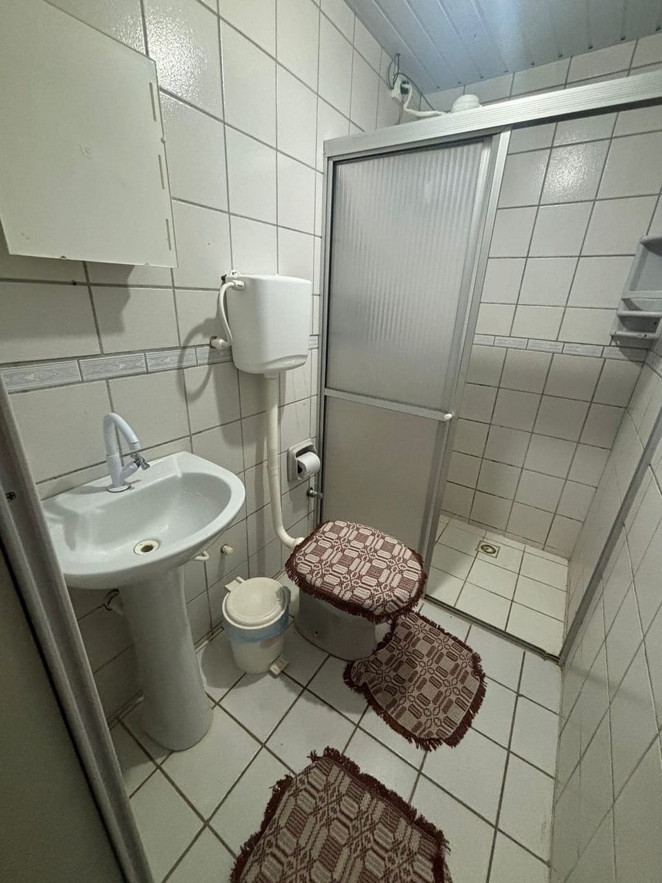 Classic Quadruple Room, Balcony | Bathroom | Shower, towels, toilet paper