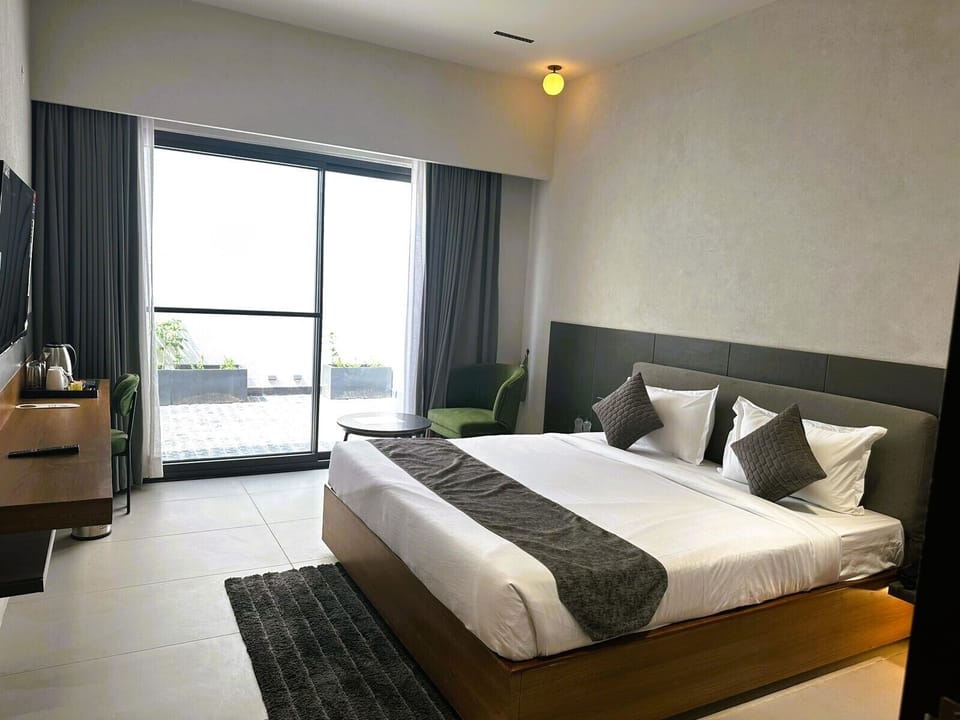 Double Room, City View | In-room safe, iron/ironing board, free WiFi