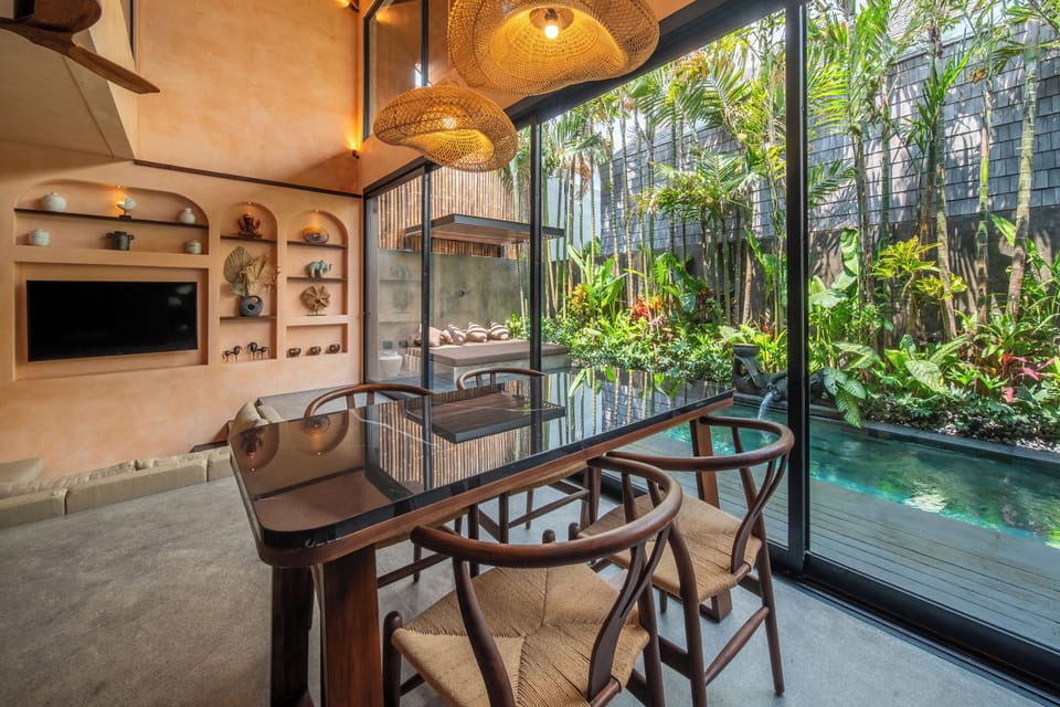 Deluxe Villa, Private Pool, Pool View | Dining room