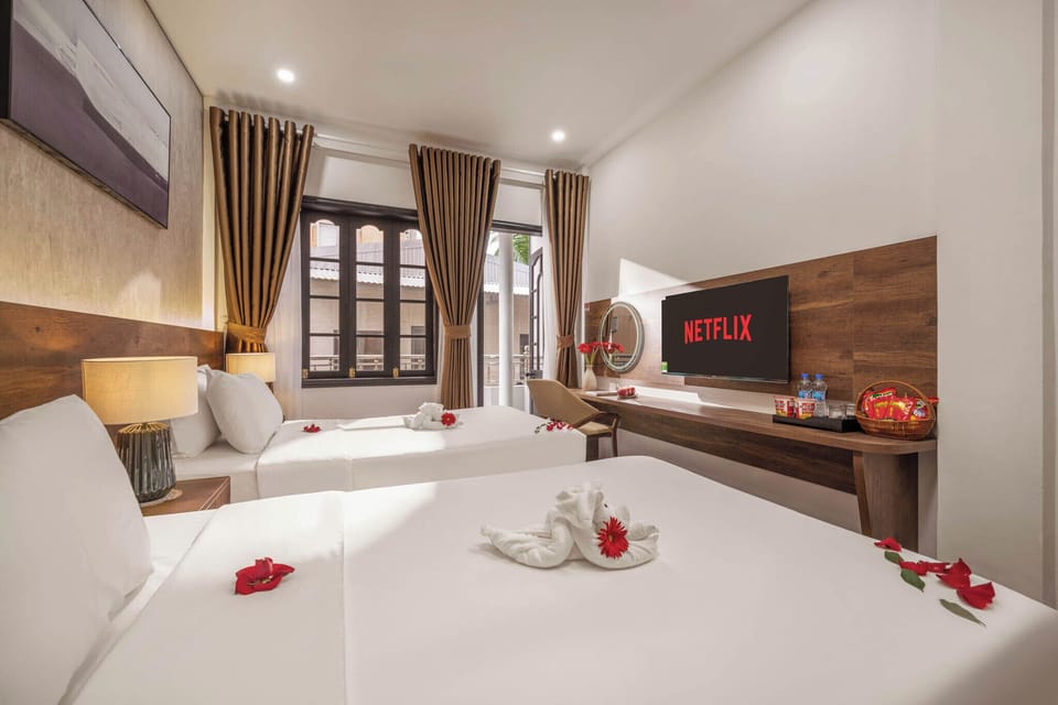 Deluxe Double or Twin Room, City View | Desk, blackout drapes, soundproofing, iron/ironing board