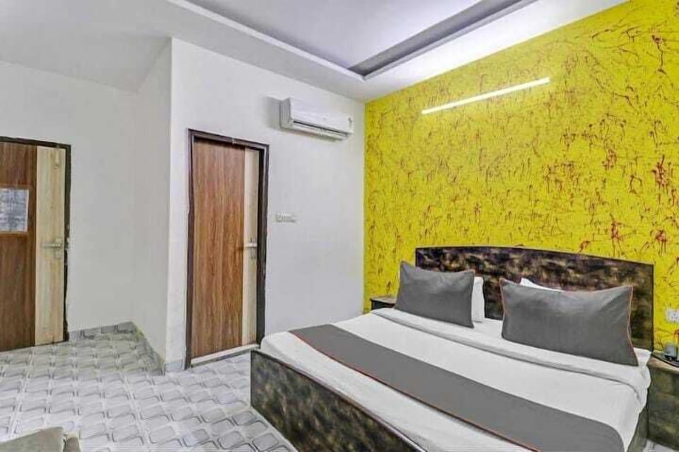 Classic Double Room, City View | Desk, free WiFi, bed sheets