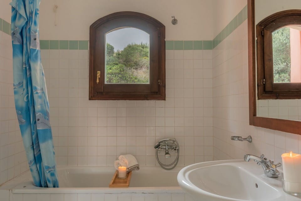 Autumn, Bathroom, Spring, Summer