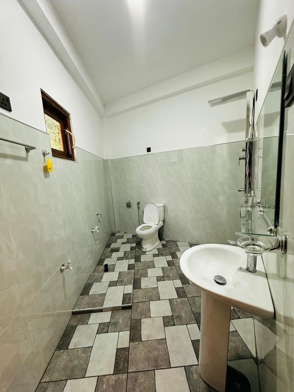 Double Room, Non Smoking, Private Bathroom | Bathroom | Shower, slippers, towels, soap