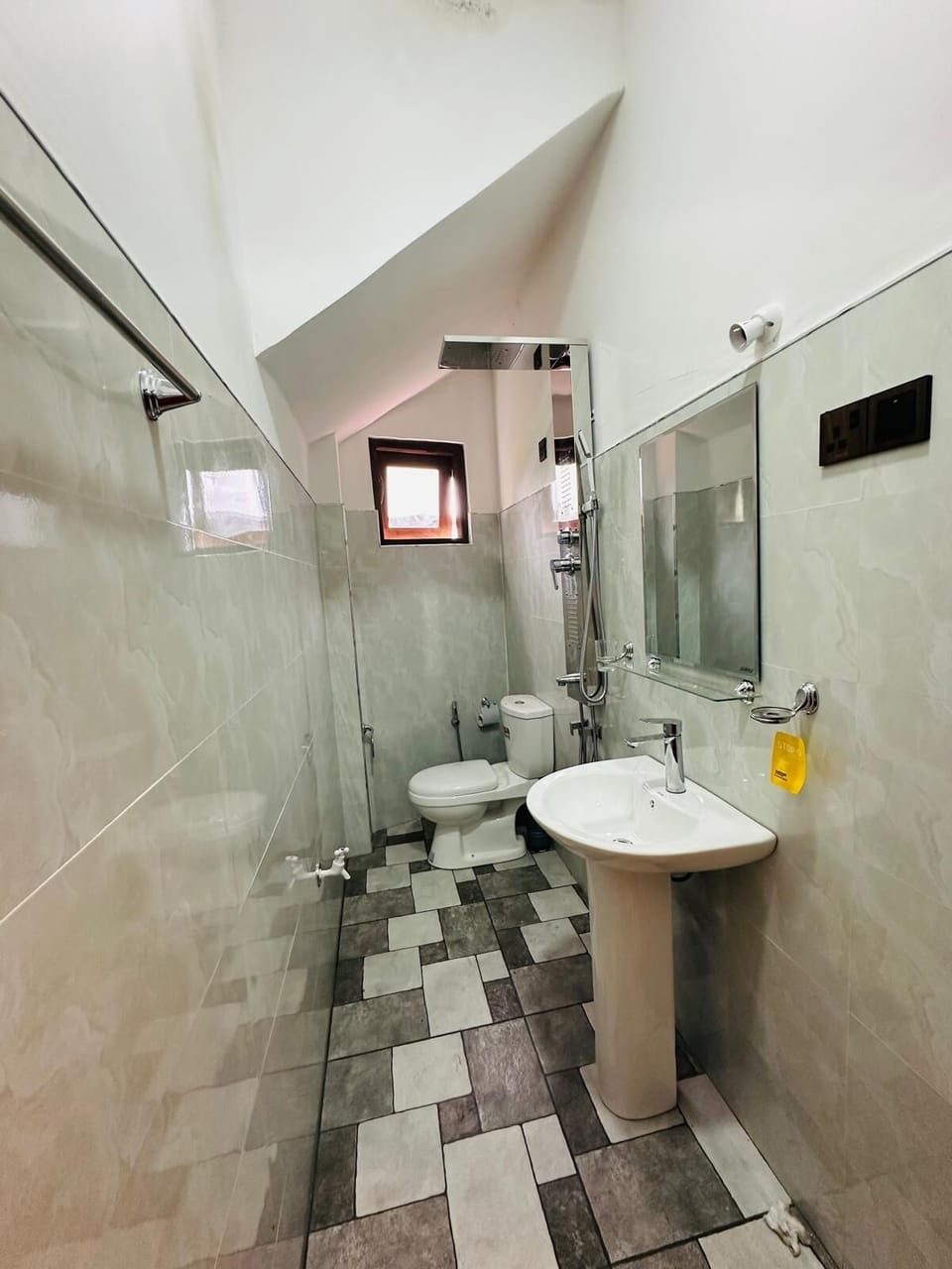 Double Room, Non Smoking, Private Bathroom | Bathroom | Shower, slippers, towels, soap
