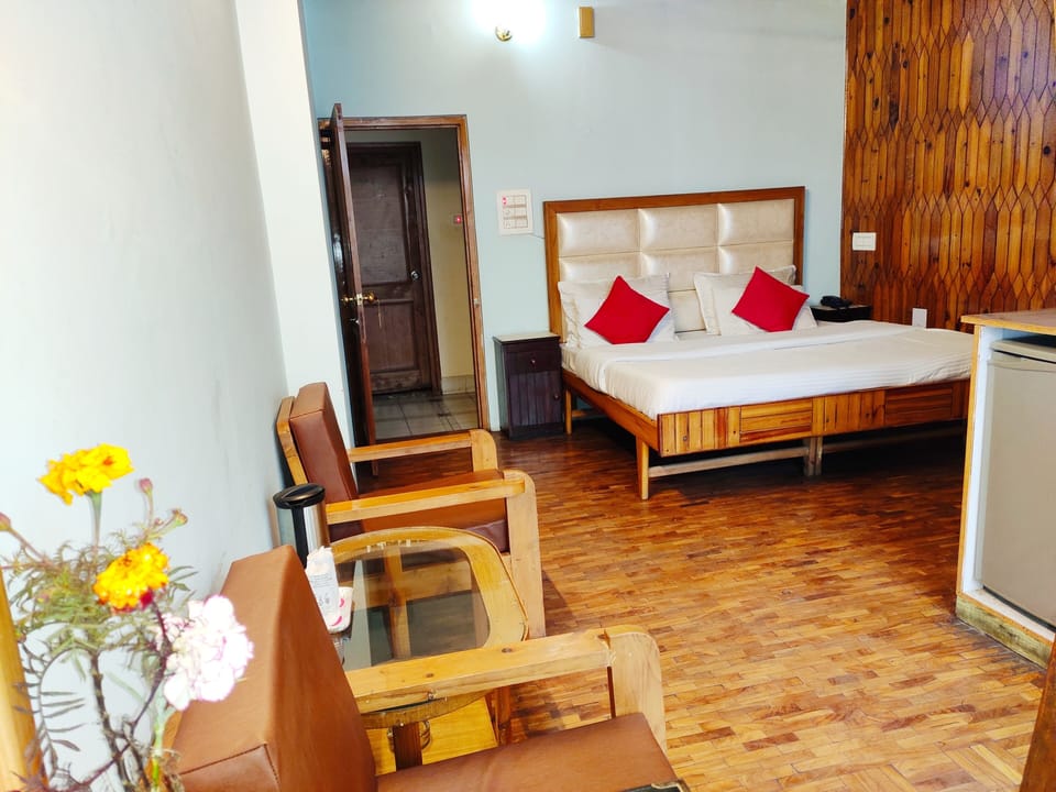 Deluxe Double Room, Balcony, River View | Individually decorated, individually furnished, desk, laptop workspace