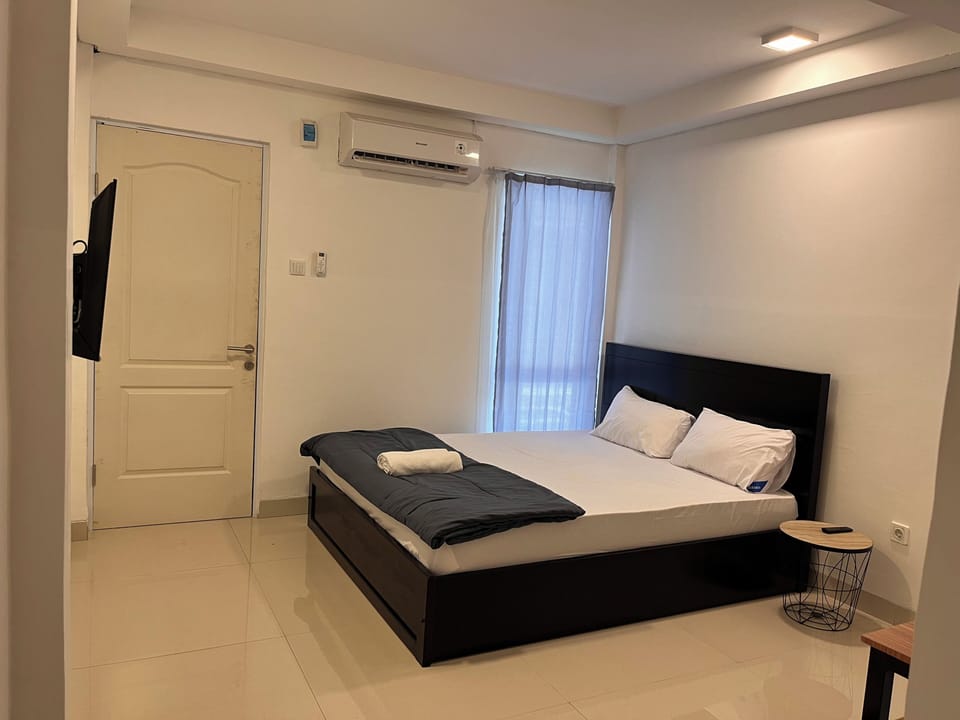 Double Room | Desk, WiFi (free), bed sheets