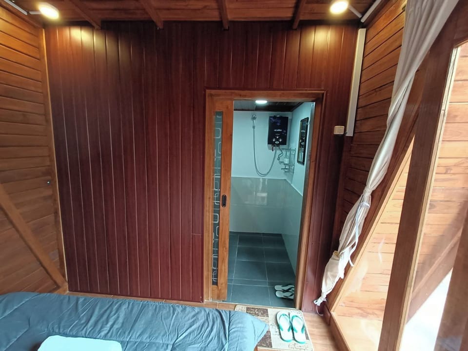 Triangle Deluxe | Free WiFi, bed sheets