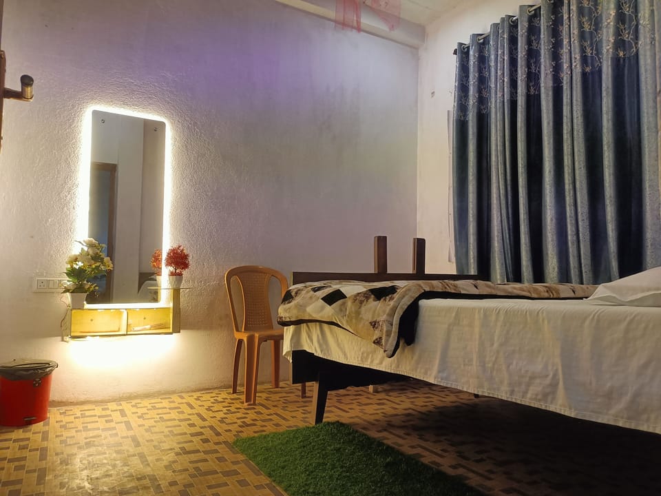 Deluxe Double Room | Desk, laptop workspace, free WiFi