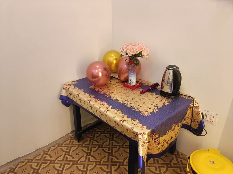 Deluxe Double Room | In-room dining