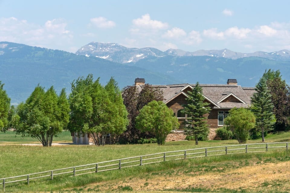 Enjoy your time in Teton Valley staying in this enormous family home — this is the perfect basecamp for any group!